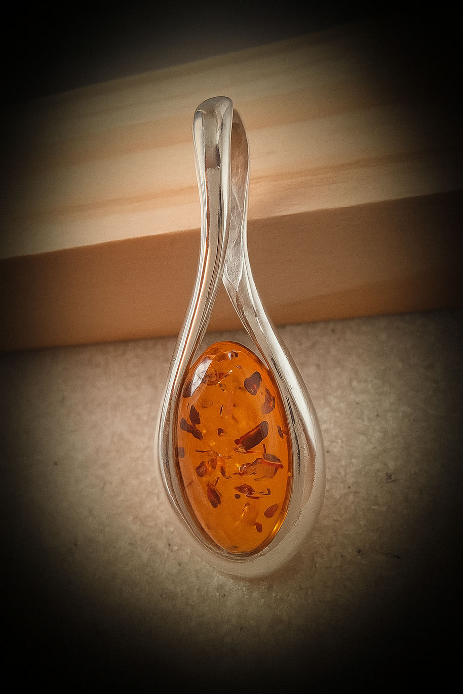 Sterling Silver Amber Twist Pendant Necklace – 18” Trace Chain