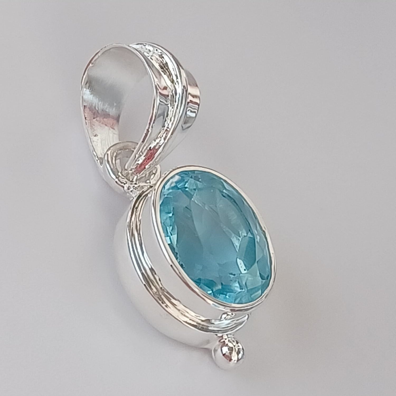 Sterling Silver Faceted Ovel Blue Topaz Pendant Necklace – 18” Trace Chain