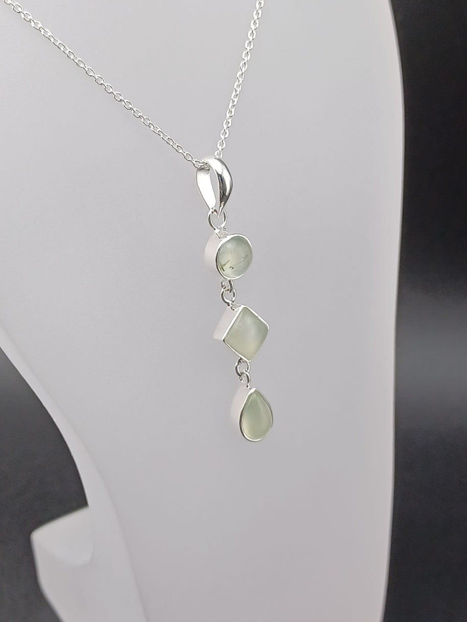 Sterling Silver Green Aventurine Dangle Pendant Necklace – 18” Trace Chain