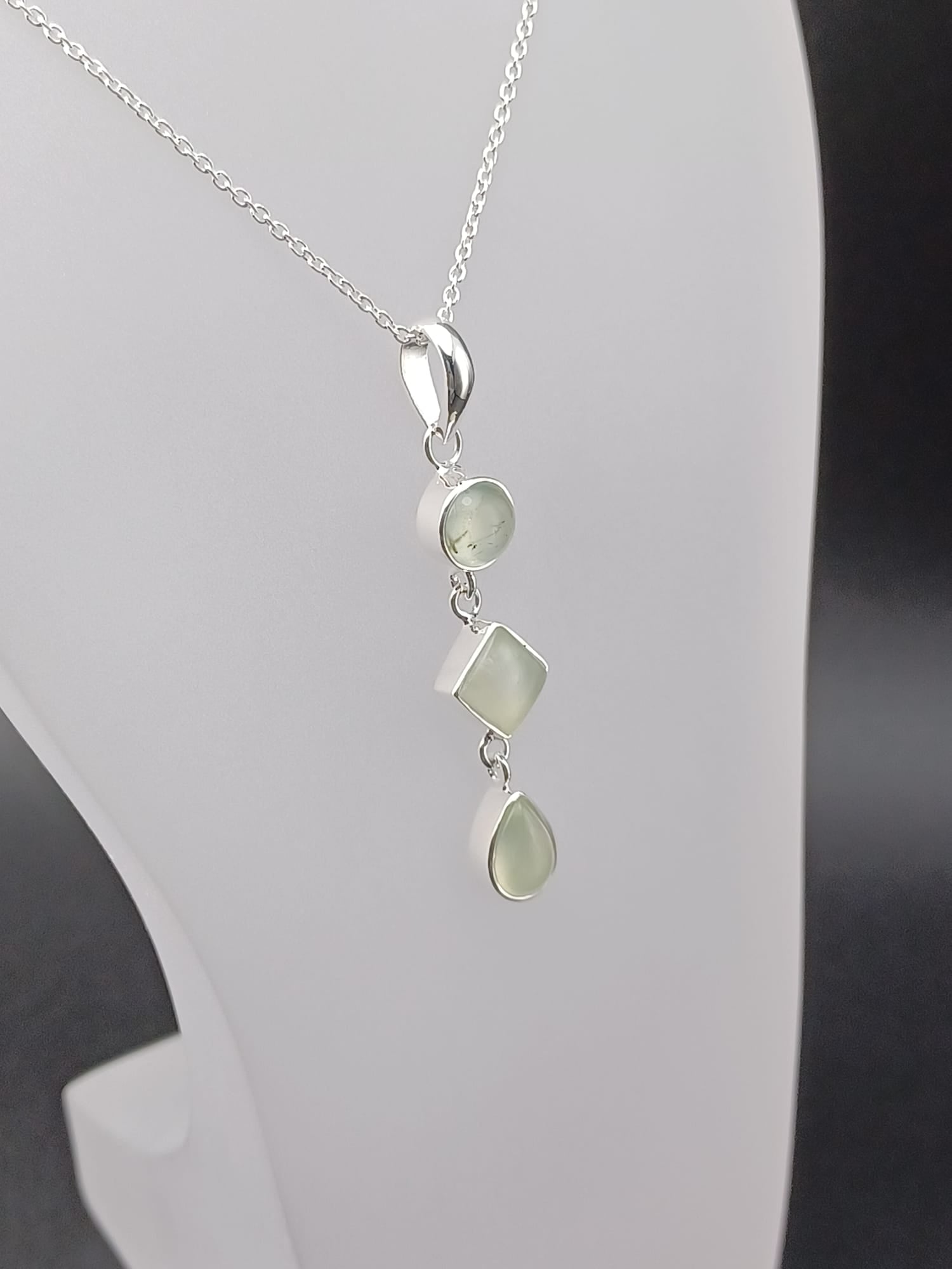 Sterling Silver Green Aventurine Dangle Pendant Necklace – 18” Trace Chain