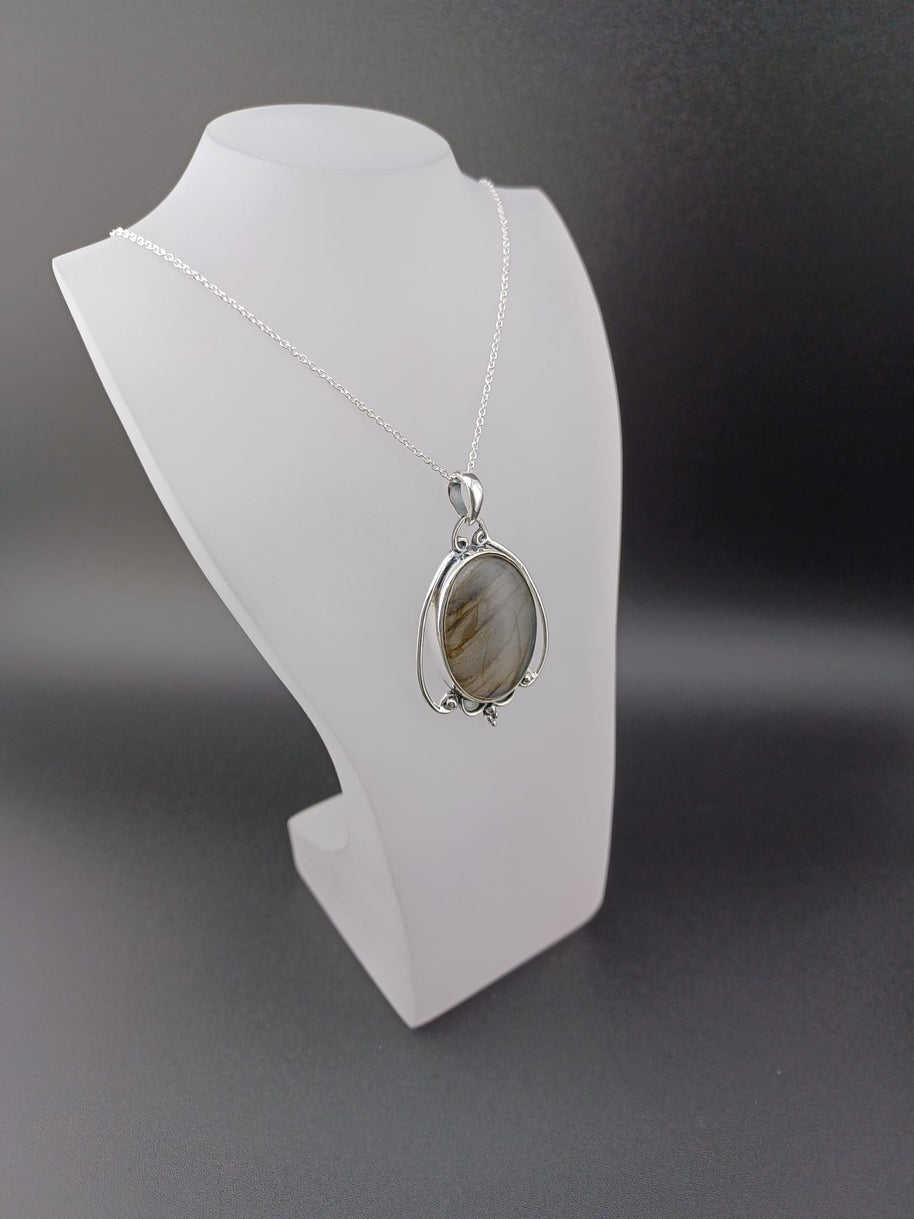 Sterling Silver Labradorite Cabochon Pendant Necklace – 18” Trace Chain
