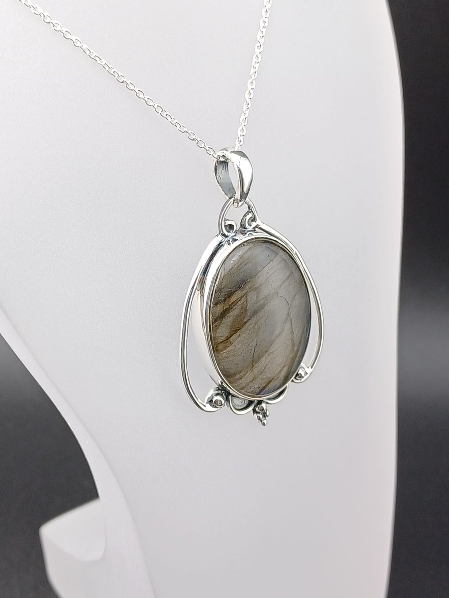Sterling Silver Labradorite Cabochon Pendant Necklace – 18” Trace Chain
