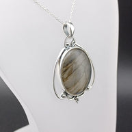 Sterling Silver Labradorite Cabochon Pendant Necklace – 18” Trace Chain