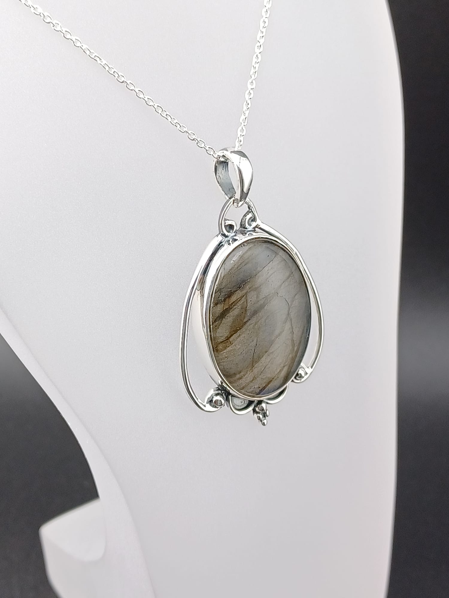 Sterling Silver Labradorite Cabochon Pendant Necklace – 18” Trace Chain