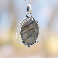 Sterling Silver Labradorite Cabochon Pendant Necklace – 18” Trace Chain