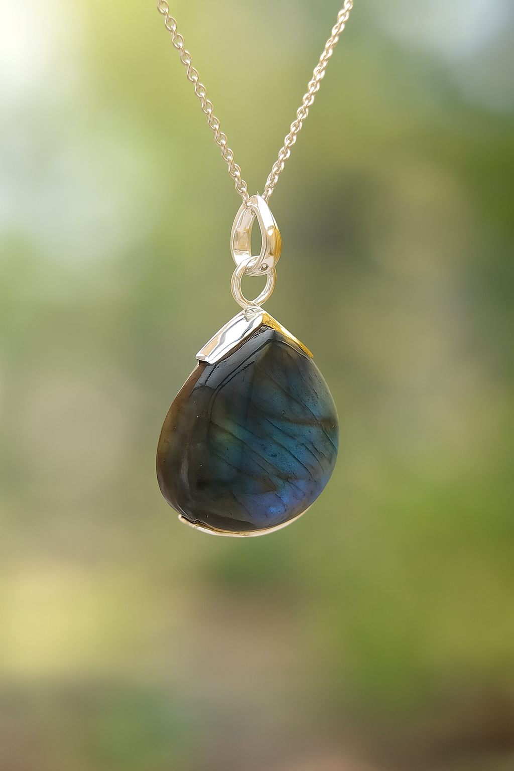 Sterling Silver Labradorite Pendant Necklace – 18” Trace Chain