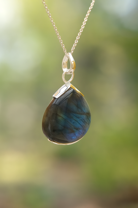 Sterling Silver Labradorite Pendant Necklace – 18” Trace Chain