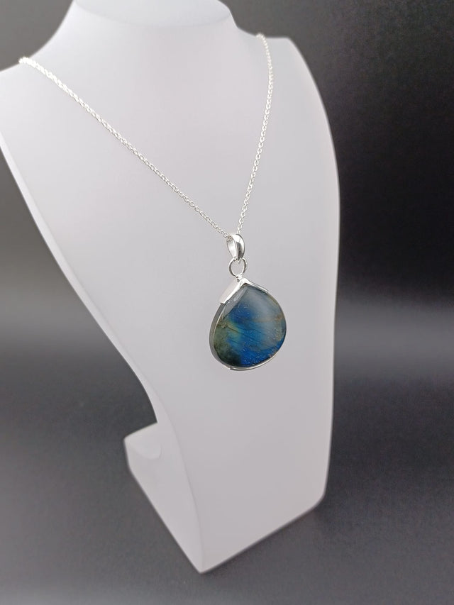 Sterling Silver Labradorite Pendant Necklace – 18” Trace Chain