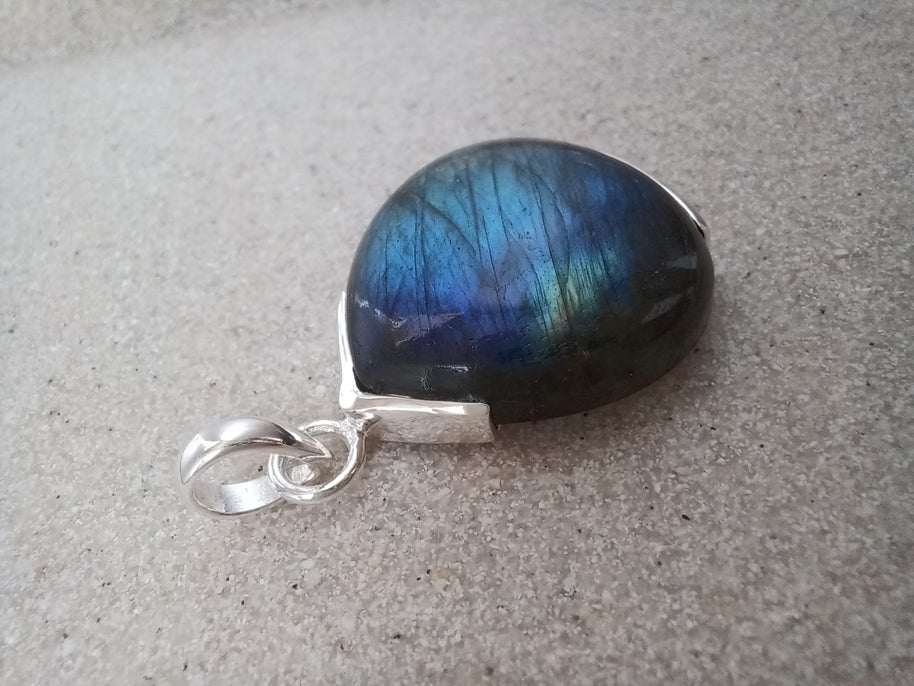 Sterling Silver Labradorite Pendant Necklace – 18” Trace Chain