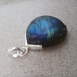 Sterling Silver Labradorite Pendant Necklace – 18” Trace Chain