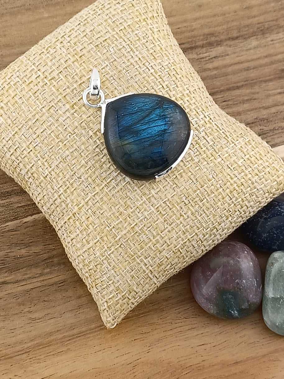 Sterling Silver Labradorite Pendant Necklace – 18” Trace Chain