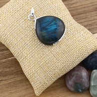 Sterling Silver Labradorite Pendant Necklace – 18” Trace Chain