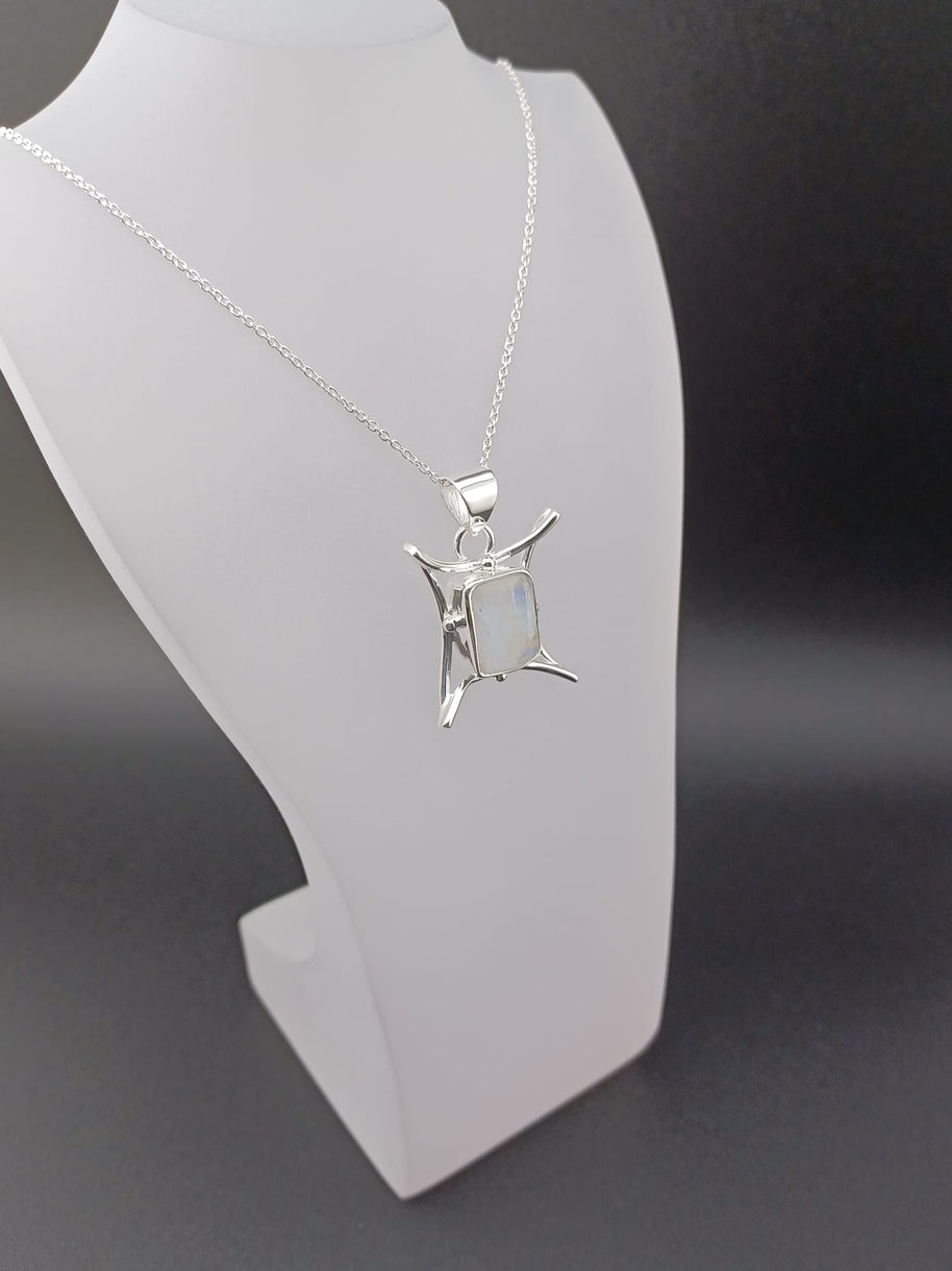 Sterling Silver Moonstone Pendant Necklace – 18” Trace Chain