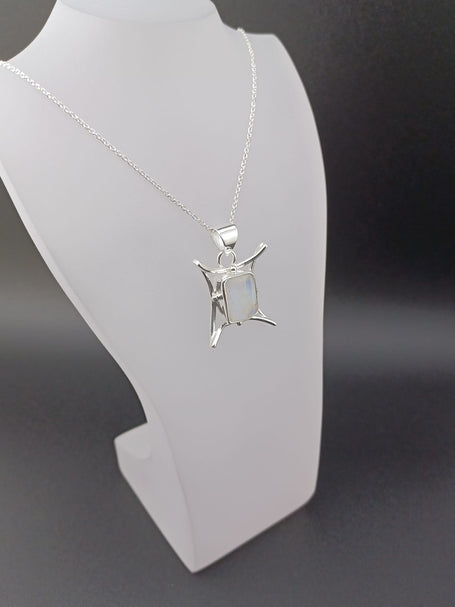 Sterling Silver Moonstone Pendant Necklace – 18” Trace Chain