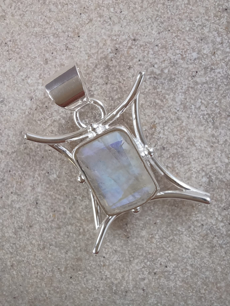 Sterling Silver Moonstone Pendant Necklace – 18” Trace Chain