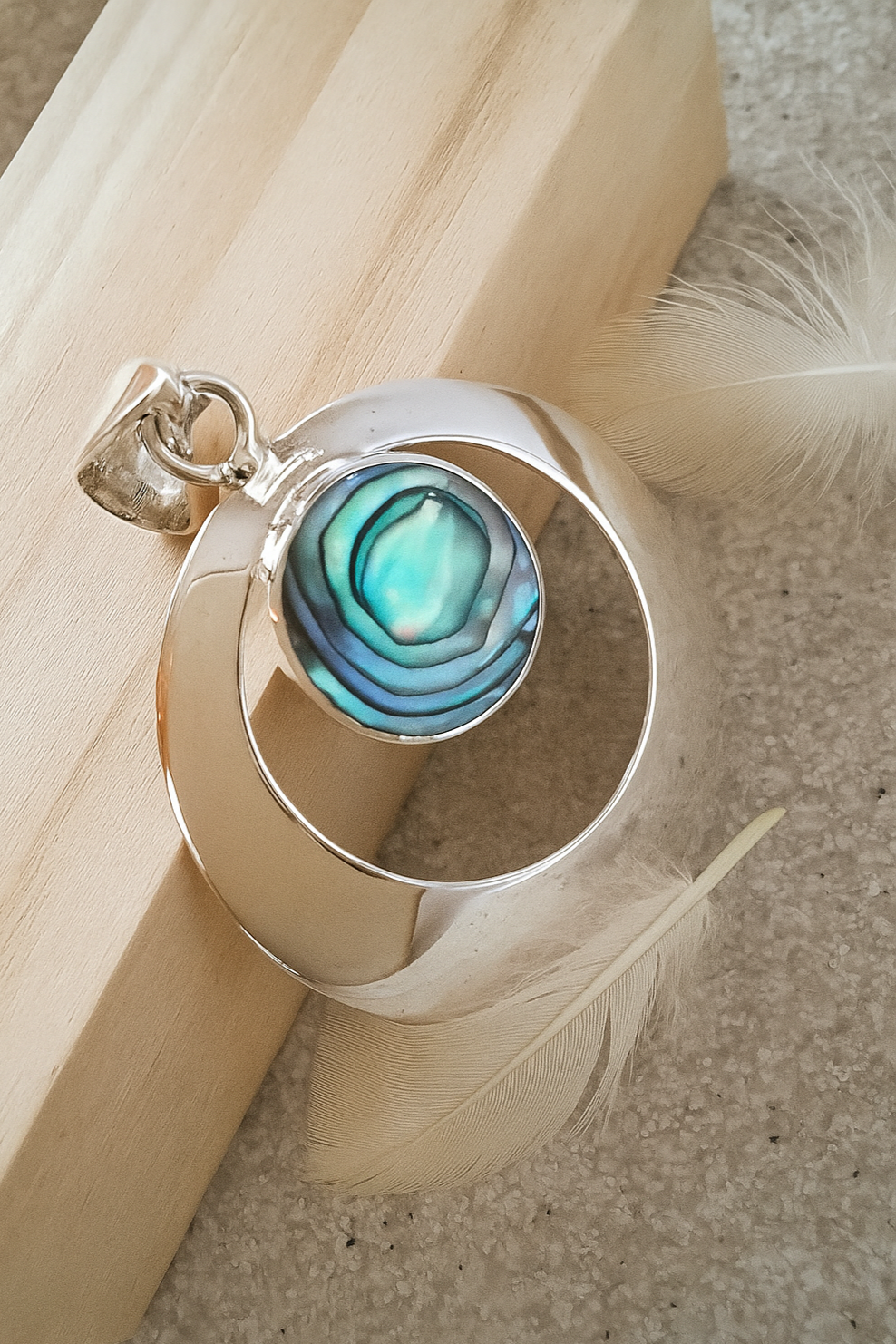 Sterling Silver Abalone Shell Round Pendant Necklace – 18” Trace Chain